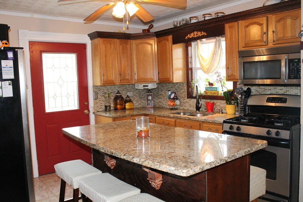 74 Andrew Street Springfield, MA 01109 - Photo 14 of 29 Gallery Image 14