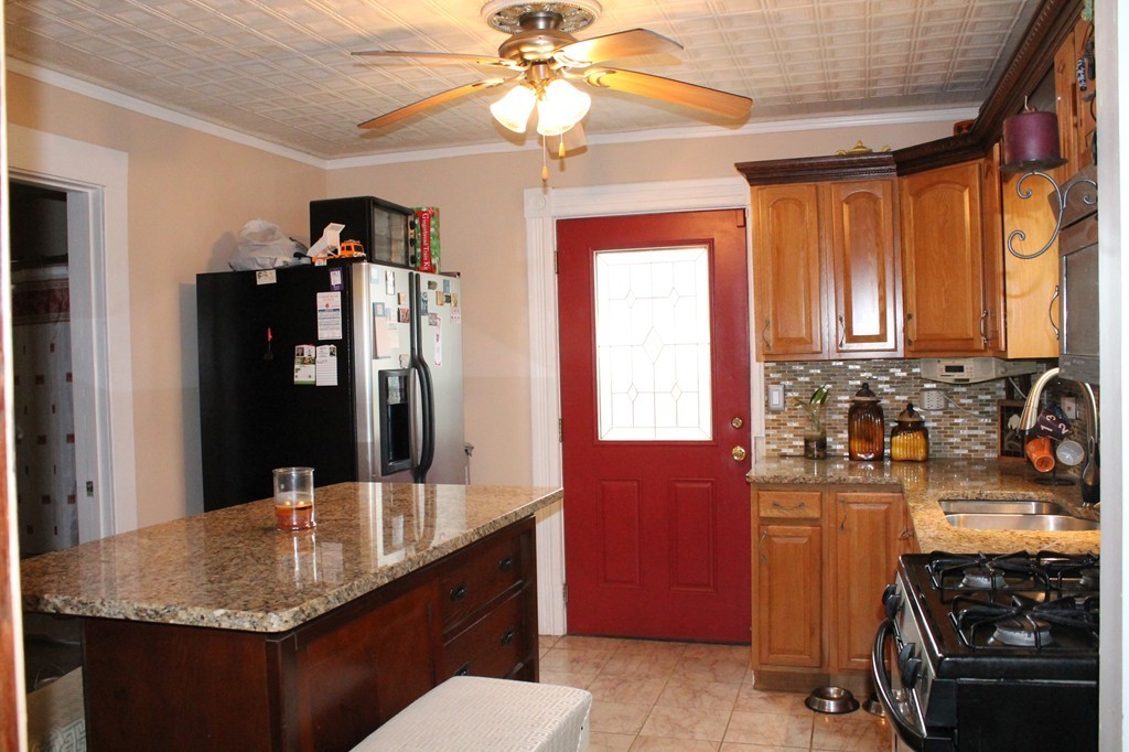74 Andrew Street Springfield, MA 01109 - Photo 15 of 29 Gallery Image 15