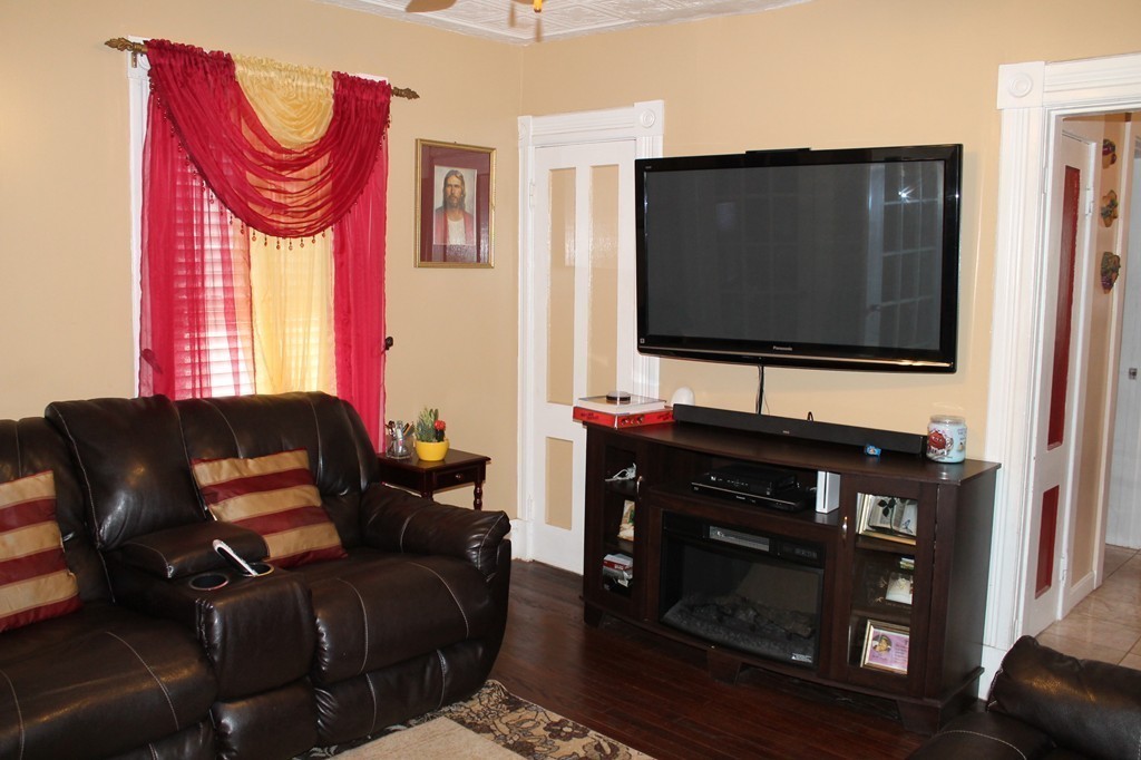 74 Andrew Street Springfield, MA 01109 - Photo 10 of 29 Gallery Image 10