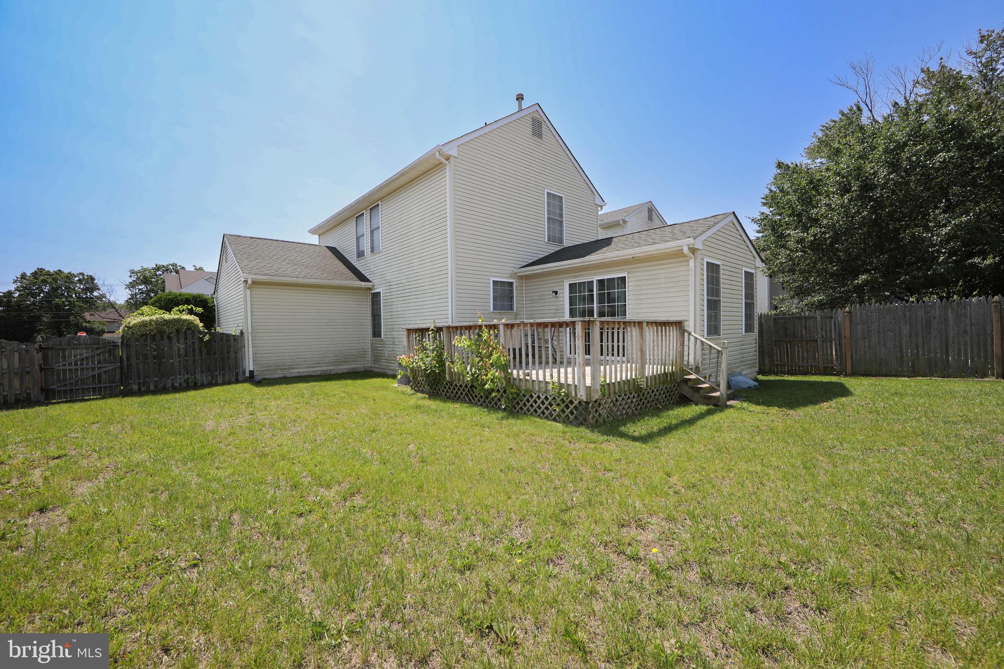 37 Wakefield Road Atco, NJ 08004 - Photo 6 of 39 a view of a house with backyard and garden