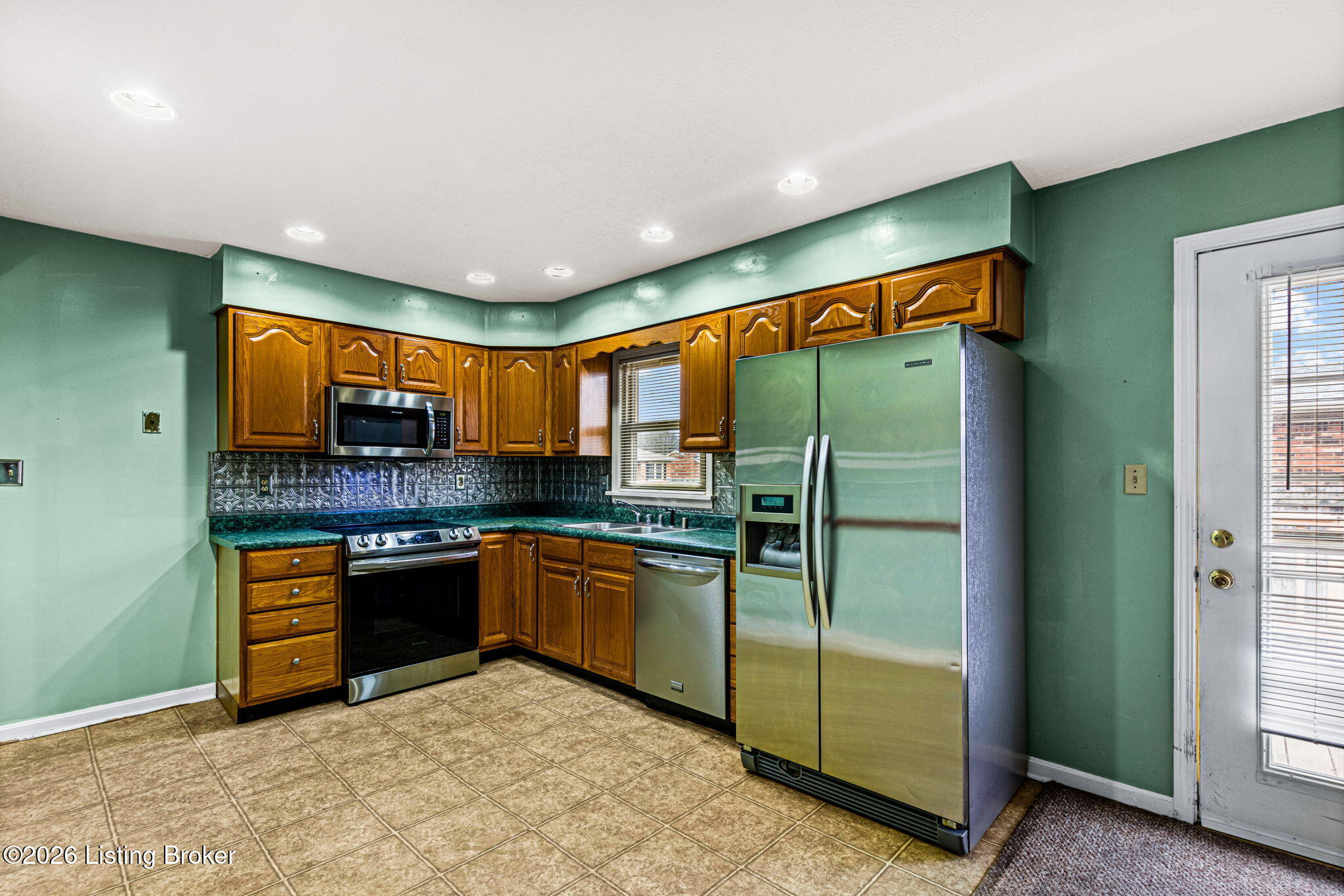 4437 Malcolm Road Louisville, KY 40216 - Photo 16 of 44 10-web-or-mls-696A5345 (2)