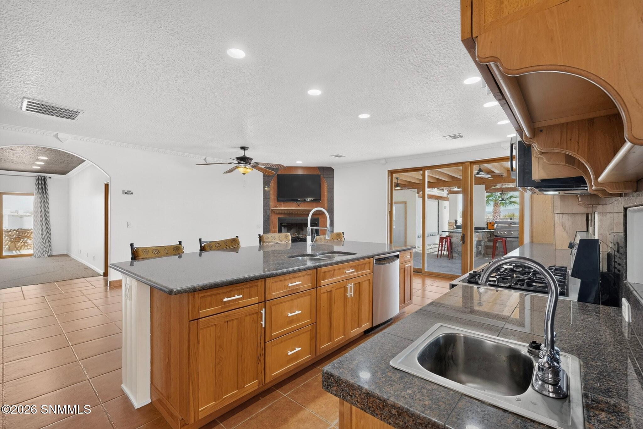 21998 Homestead Road Deming, NM 88030 - Photo 10 of 73 Kitchen