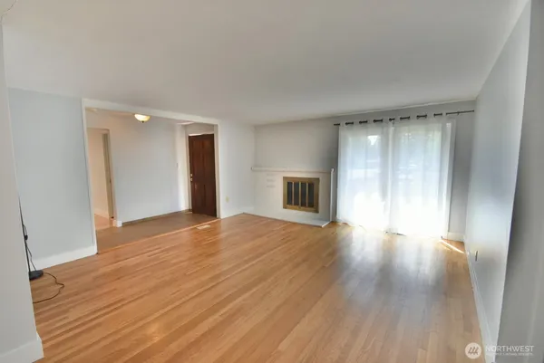 $3,700 | 215 163rd Place Southeast, Bellevue, WA 98008