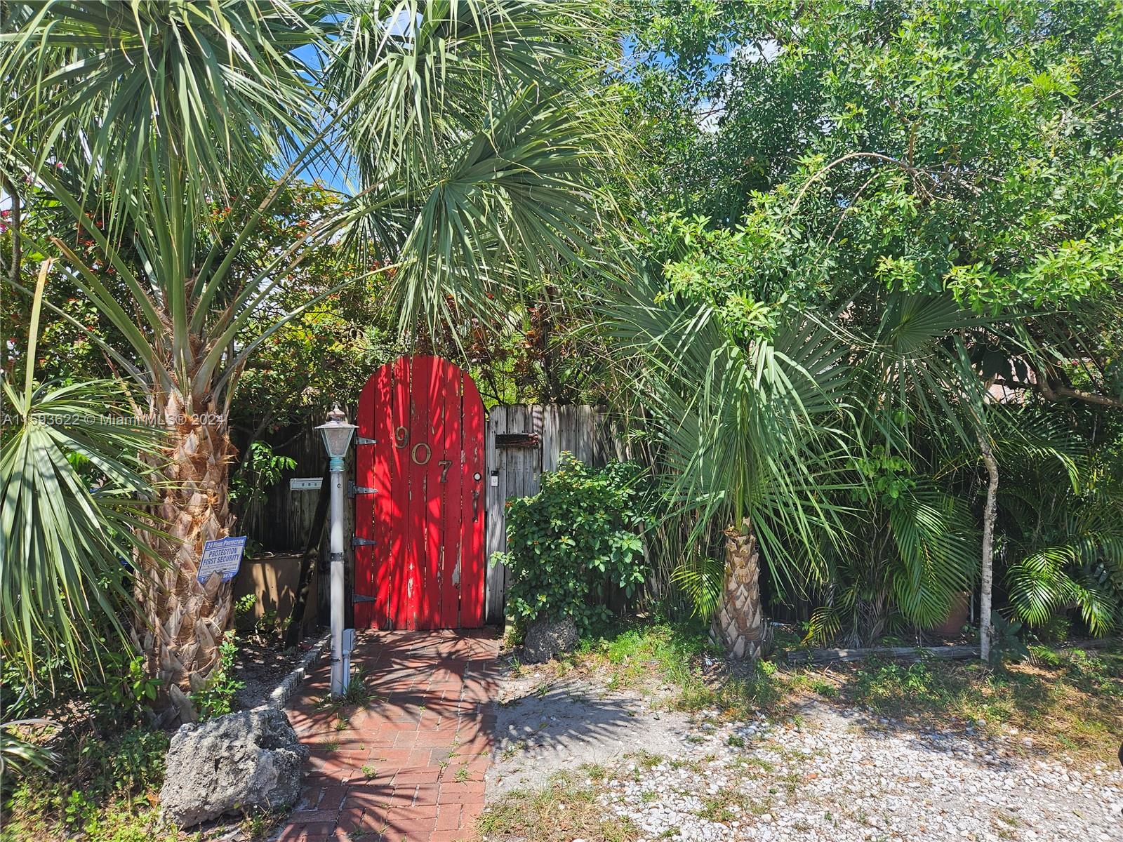 907 Southwest 15th Ter