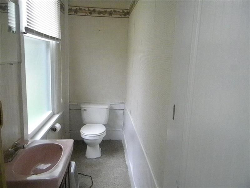 427 Wendell Road Irwin, PA 15642 - Photo 13 of 17 Half bath on main floor