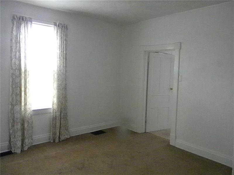 427 Wendell Road Irwin, PA 15642 - Photo 9 of 17 Living room