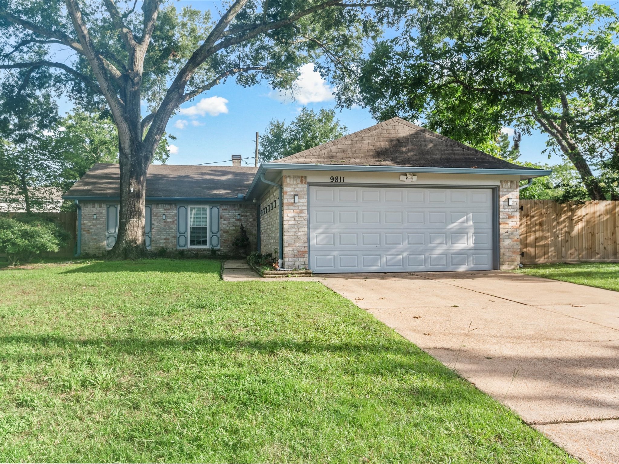 9811 Charter Ridge Drive Houston, TX 77070 - Photo 1 of 30