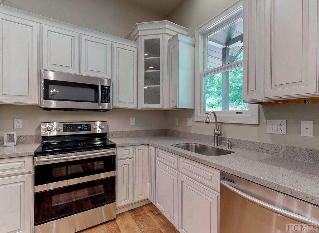 87 Oak Road Highlands, NC 28741 - Photo 11 of 29 Gallery Image 11