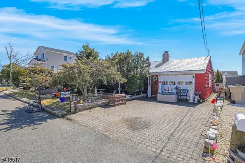 $369,999 | 242 Evergreen Drive, Bayville, NJ 08721