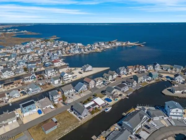 $369,999 | 242 Evergreen Drive, Bayville, NJ 08721