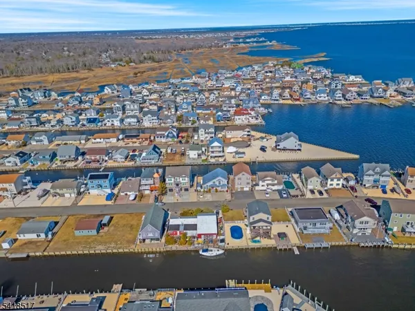 $369,999 | 242 Evergreen Drive, Bayville, NJ 08721