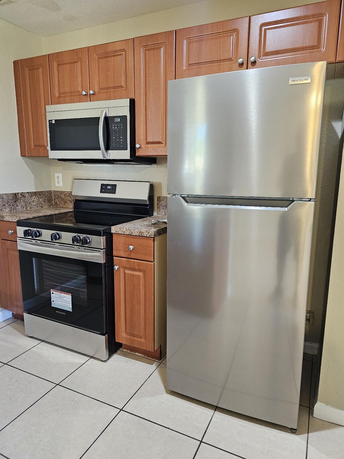 1940 Freeport Drive Riviera Beach, FL 33404 - Photo 7 of 21 20240605_174452_copy_1200x1600
