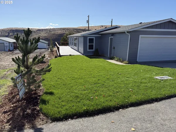 $325,000 | 407 Dufur Avenue, Maupin, OR 97037