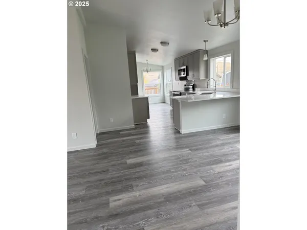 $325,000 | 407 Dufur Avenue, Maupin, OR 97037