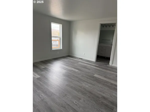 $325,000 | 407 Dufur Avenue, Maupin, OR 97037