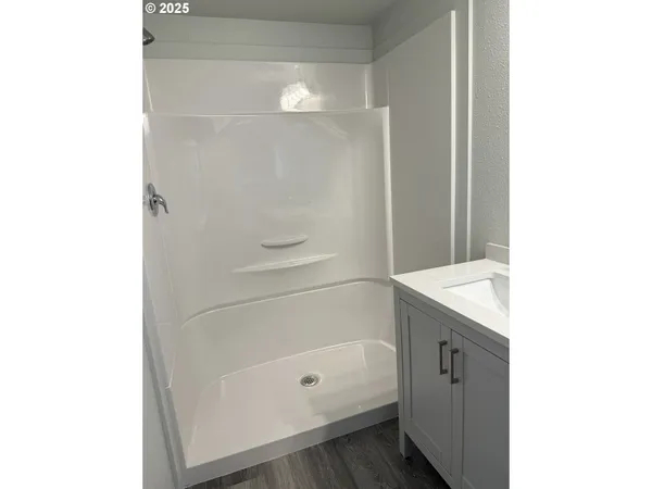 $325,000 | 407 Dufur Avenue, Maupin, OR 97037