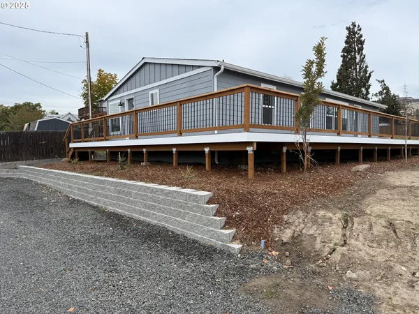 $325,000 | 407 Dufur Avenue, Maupin, OR 97037