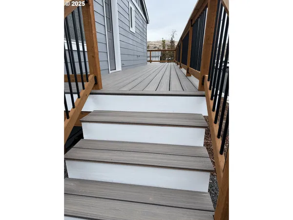 $325,000 | 407 Dufur Avenue, Maupin, OR 97037