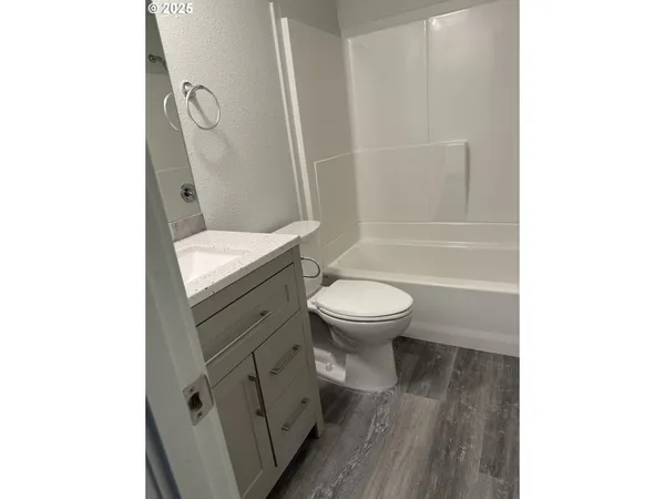 $325,000 | 407 Dufur Avenue, Maupin, OR 97037