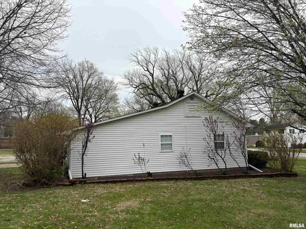 $199,900 | 106 East Lincoln Street, Edinburg, IL 62531