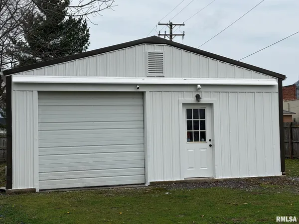 $199,900 | 106 East Lincoln Street, Edinburg, IL 62531
