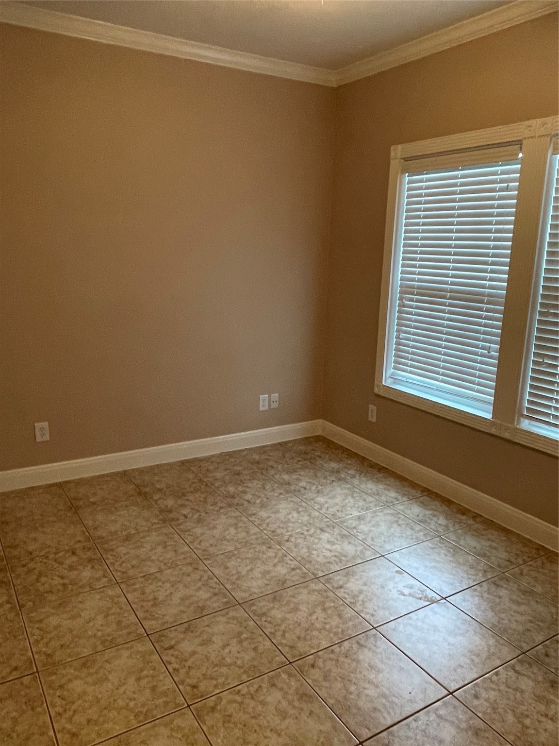 1018 South Booth Lane Alvin, TX 77511 - Photo 8 of 19 a view of an empty room with a window