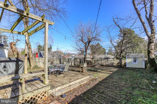 a view of a house with backyard and trees