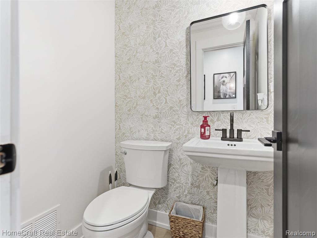 11829 North Canton Center Road Plymouth, MI 48170 - Photo 25 of 77