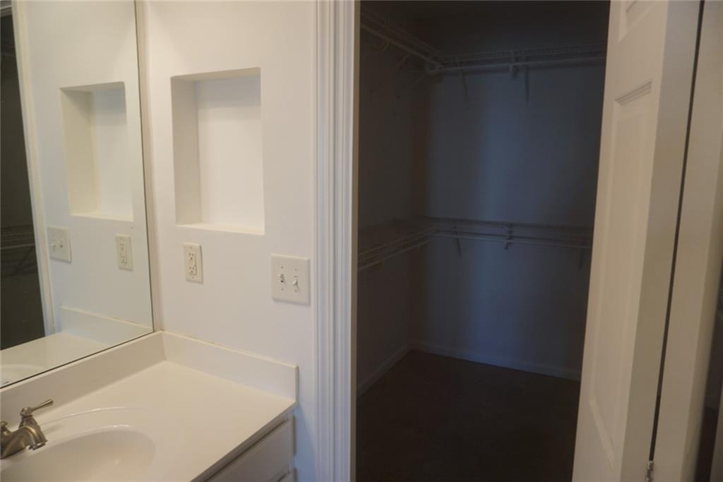 1802 Cascade Park Drive Southwest Atlanta, GA 30331 - Photo 13 of 21 a bathroom with a bathtub