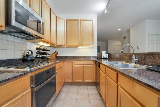 1328 West Fillmore Street, Unit B Chicago, IL 60607 - Photo 11 of 30