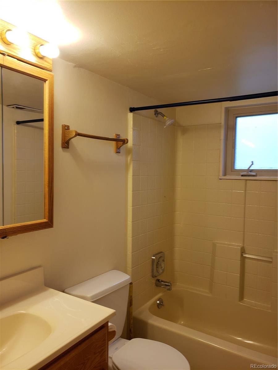 11769 Ranch Elsie Road Golden, CO 80403 - Photo 30 of 39 a bathroom with a sink and a bathtub