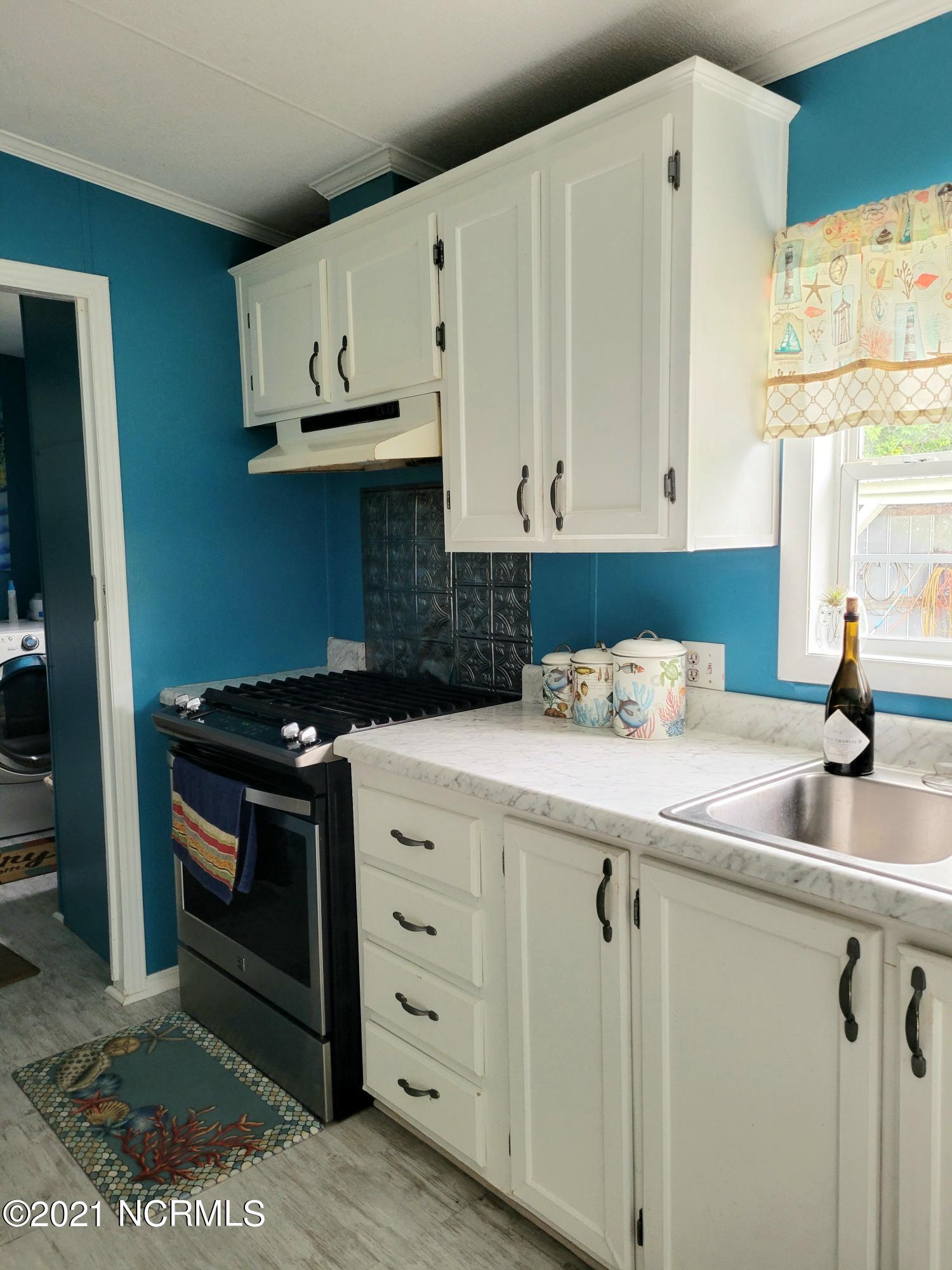 657 Straits Road Gloucester, NC 28528 - Photo 11 of 30 Kitchen
