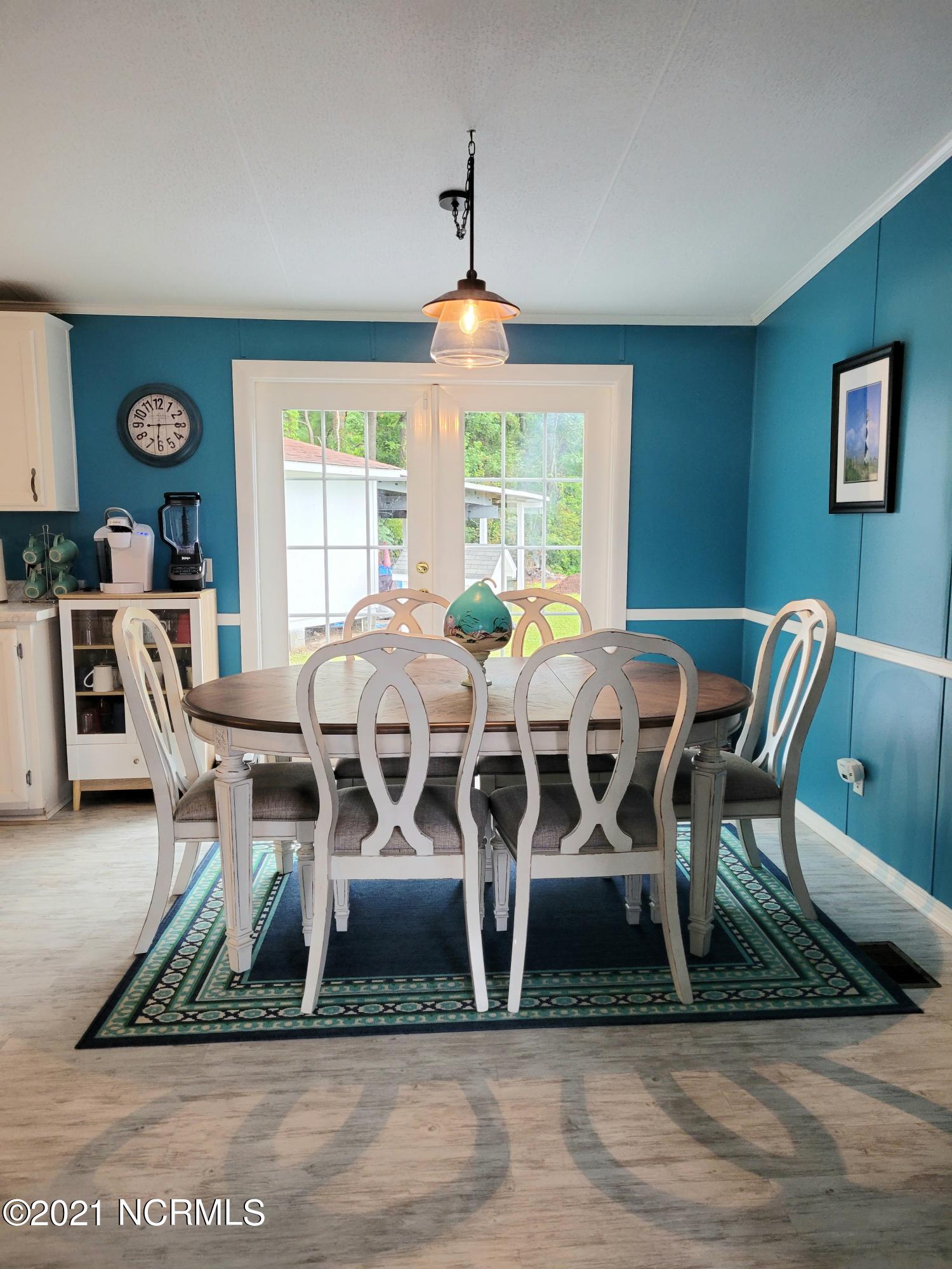 657 Straits Road Gloucester, NC 28528 - Photo 13 of 30 Dinning