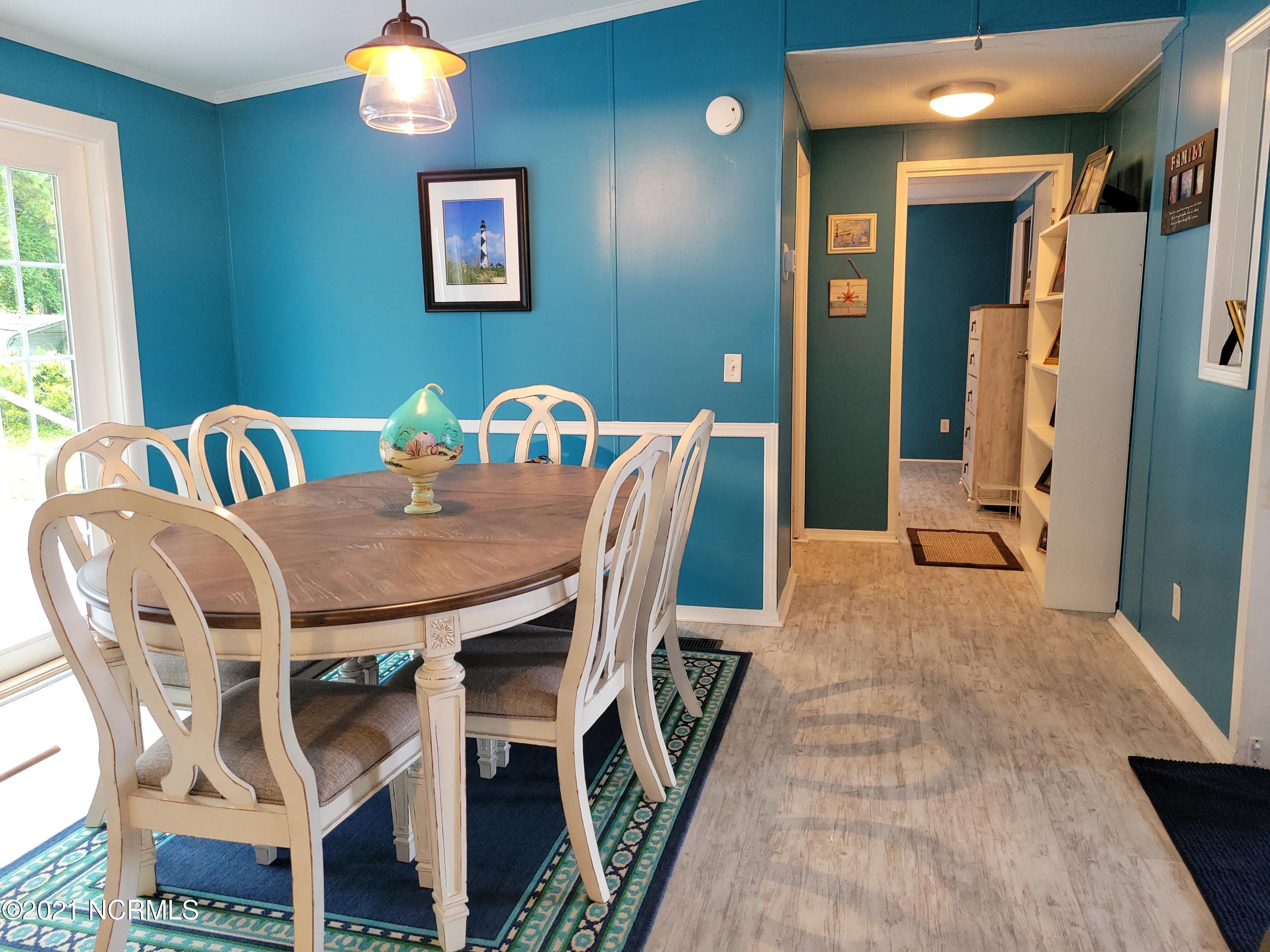 657 Straits Road Gloucester, NC 28528 - Photo 14 of 30 Dinning
