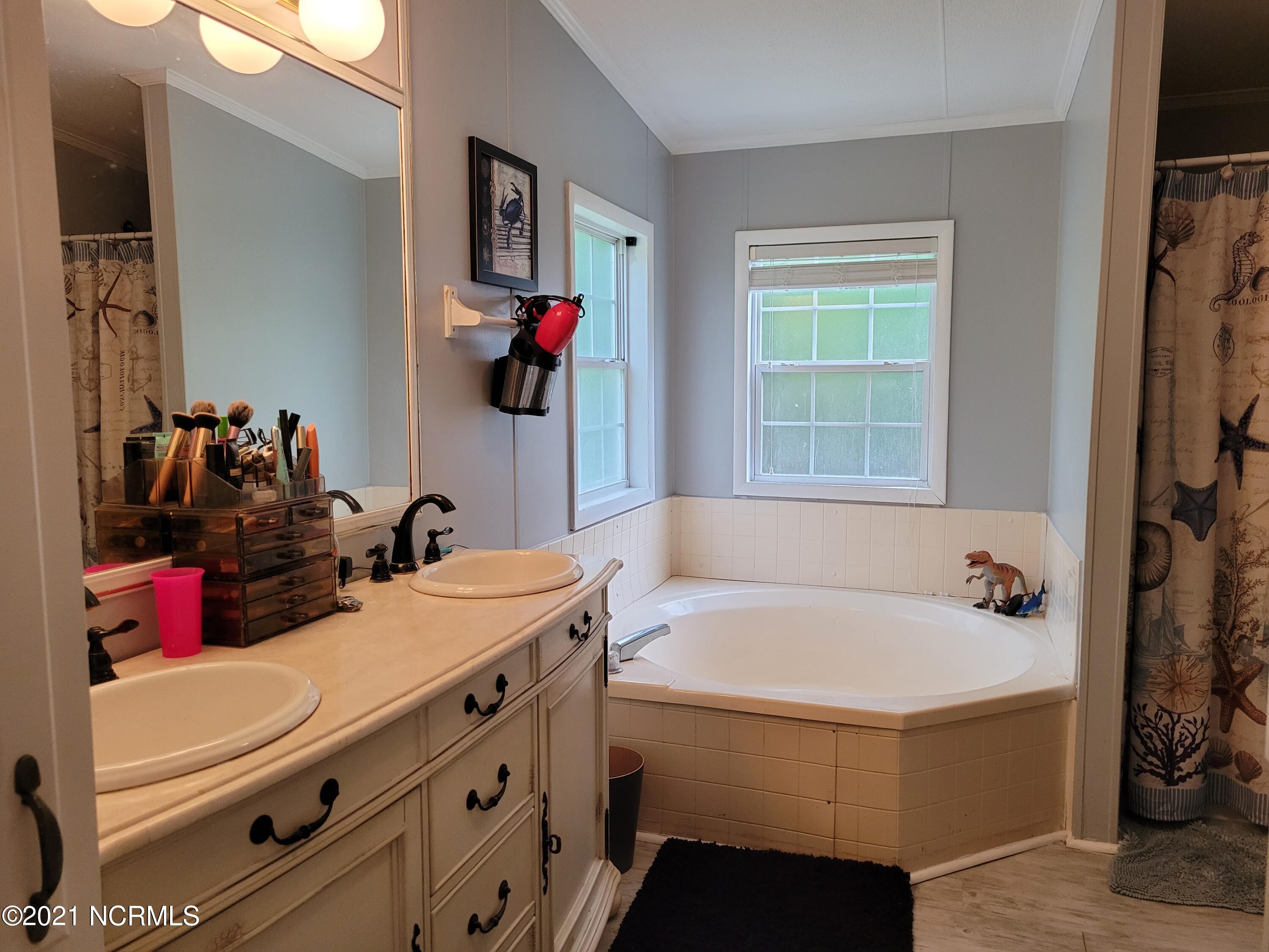 657 Straits Road Gloucester, NC 28528 - Photo 18 of 30 Master Bathroom