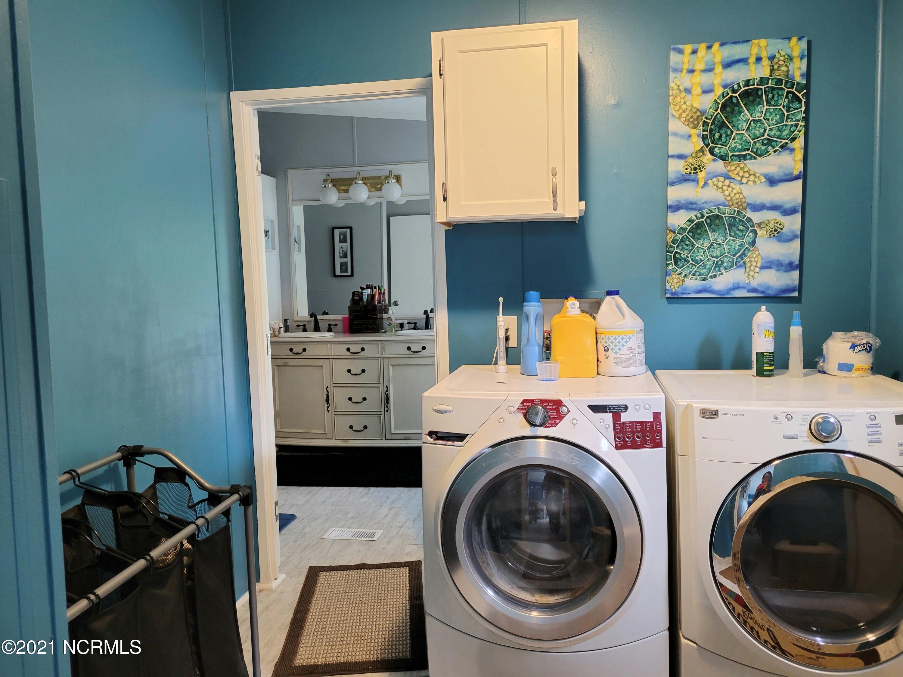657 Straits Road Gloucester, NC 28528 - Photo 21 of 30 Laundry Room