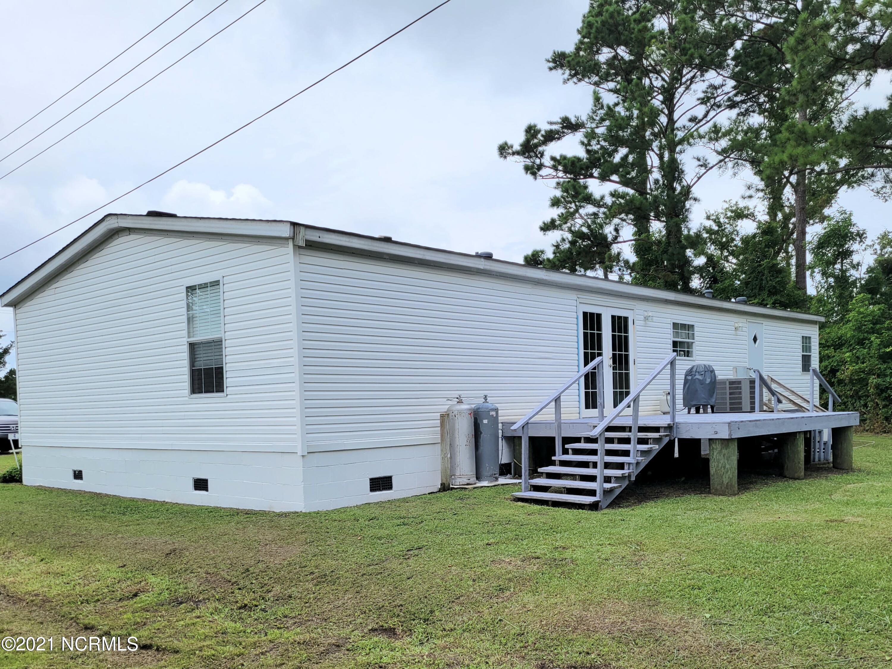 657 Straits Road Gloucester, NC 28528 - Photo 26 of 30 Back Deck