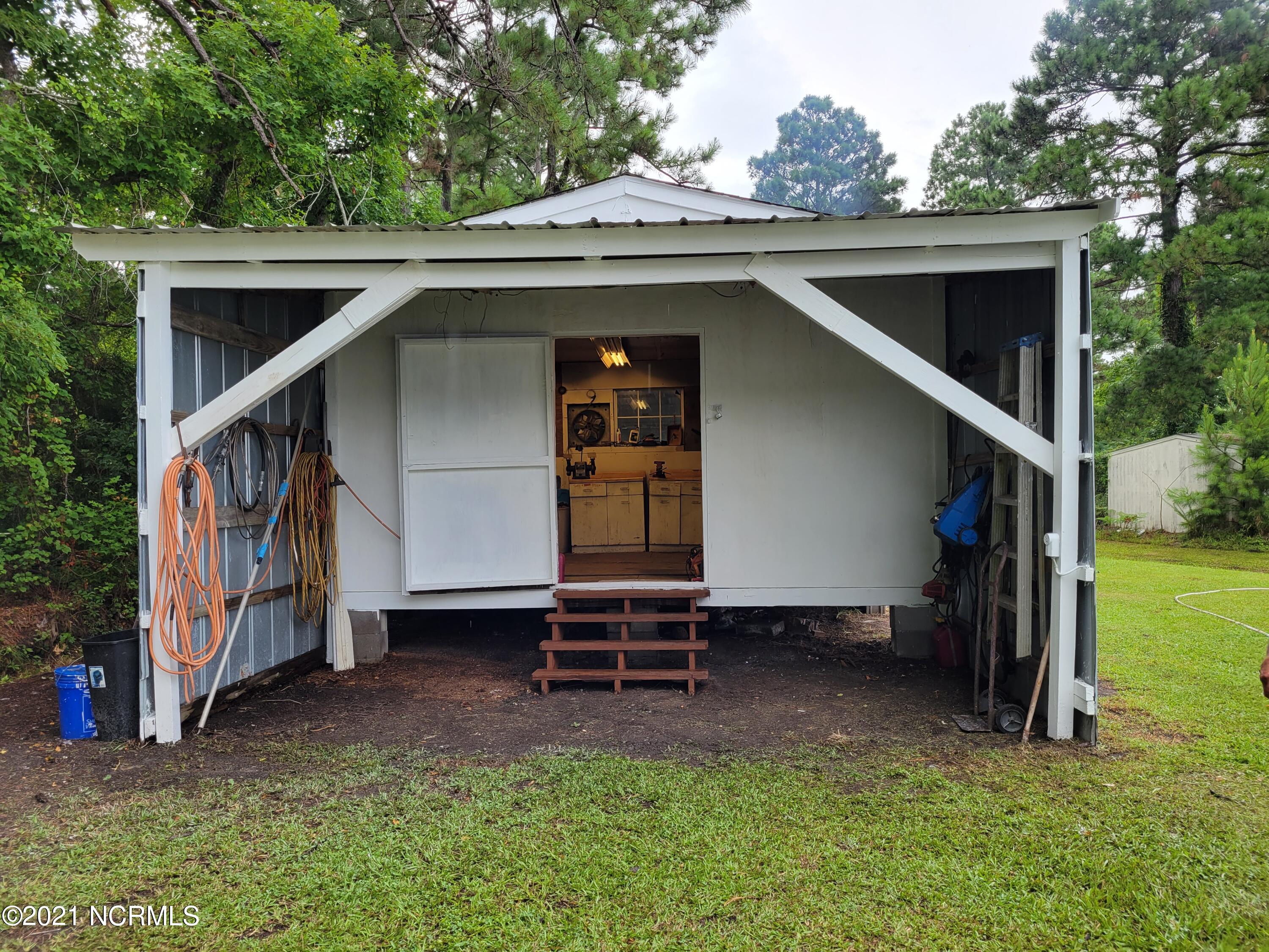 657 Straits Road Gloucester, NC 28528 - Photo 28 of 30 Work Shop