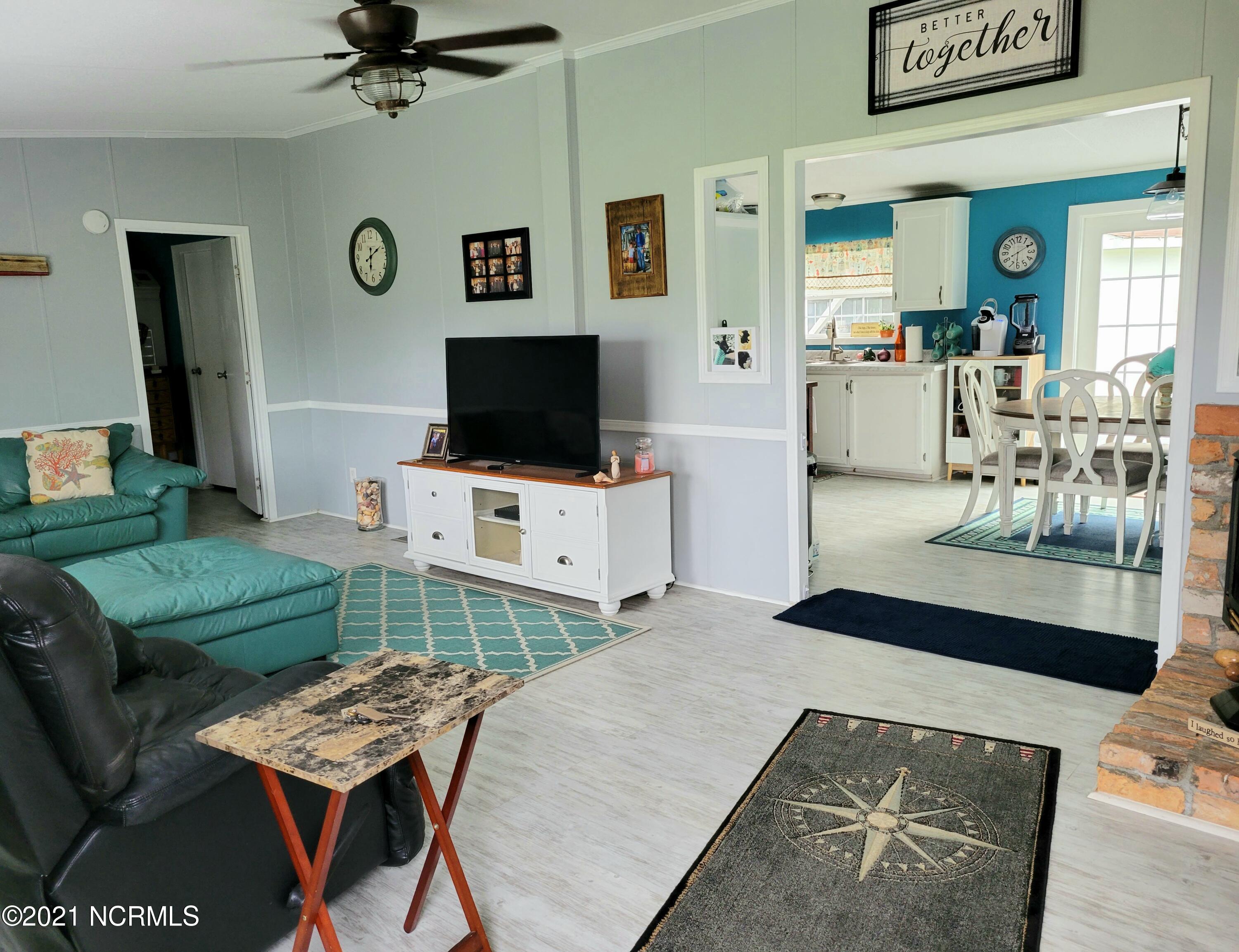 657 Straits Road Gloucester, NC 28528 - Photo 5 of 30 Living Room