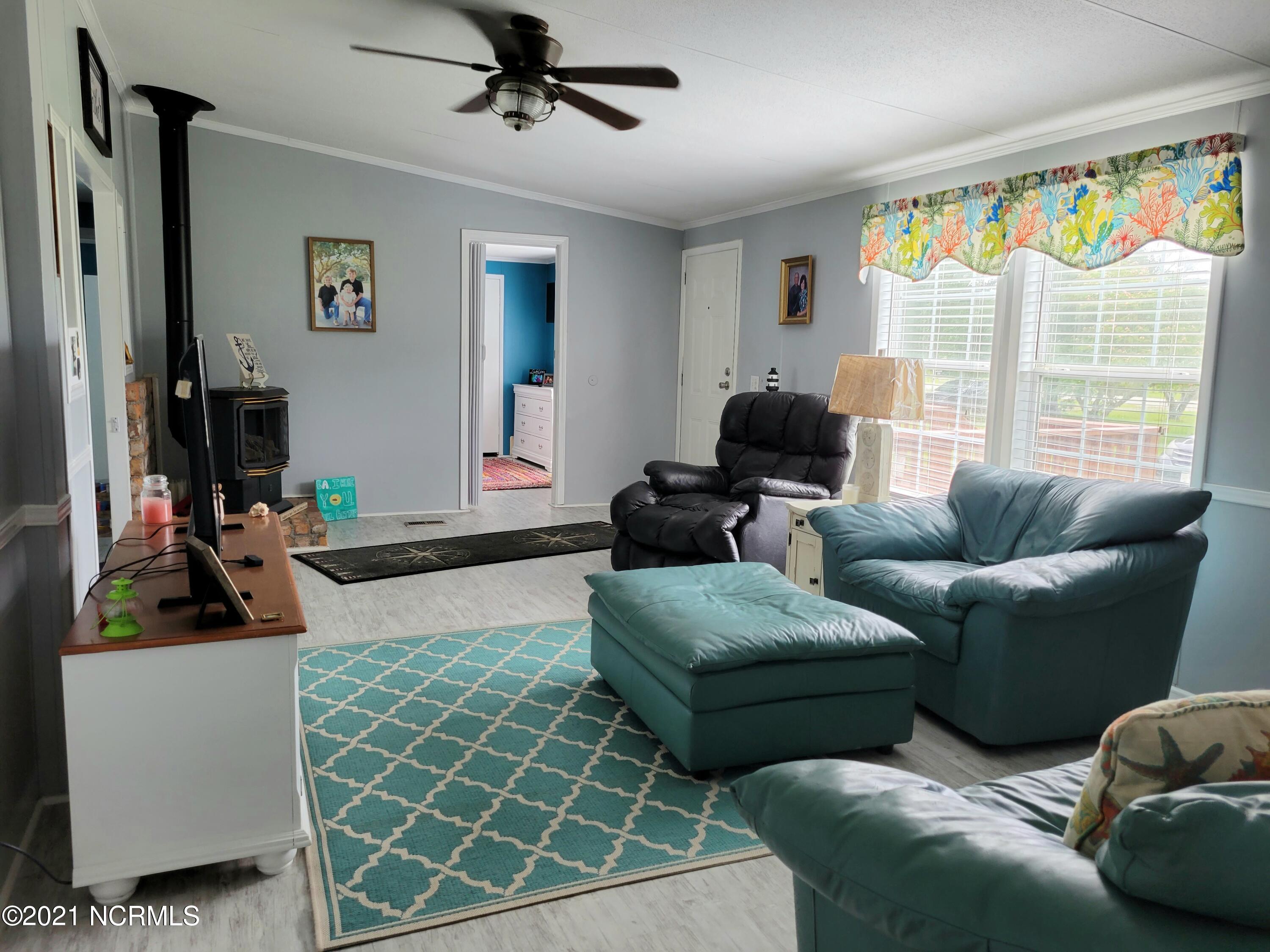 657 Straits Road Gloucester, NC 28528 - Photo 7 of 30 Living Room
