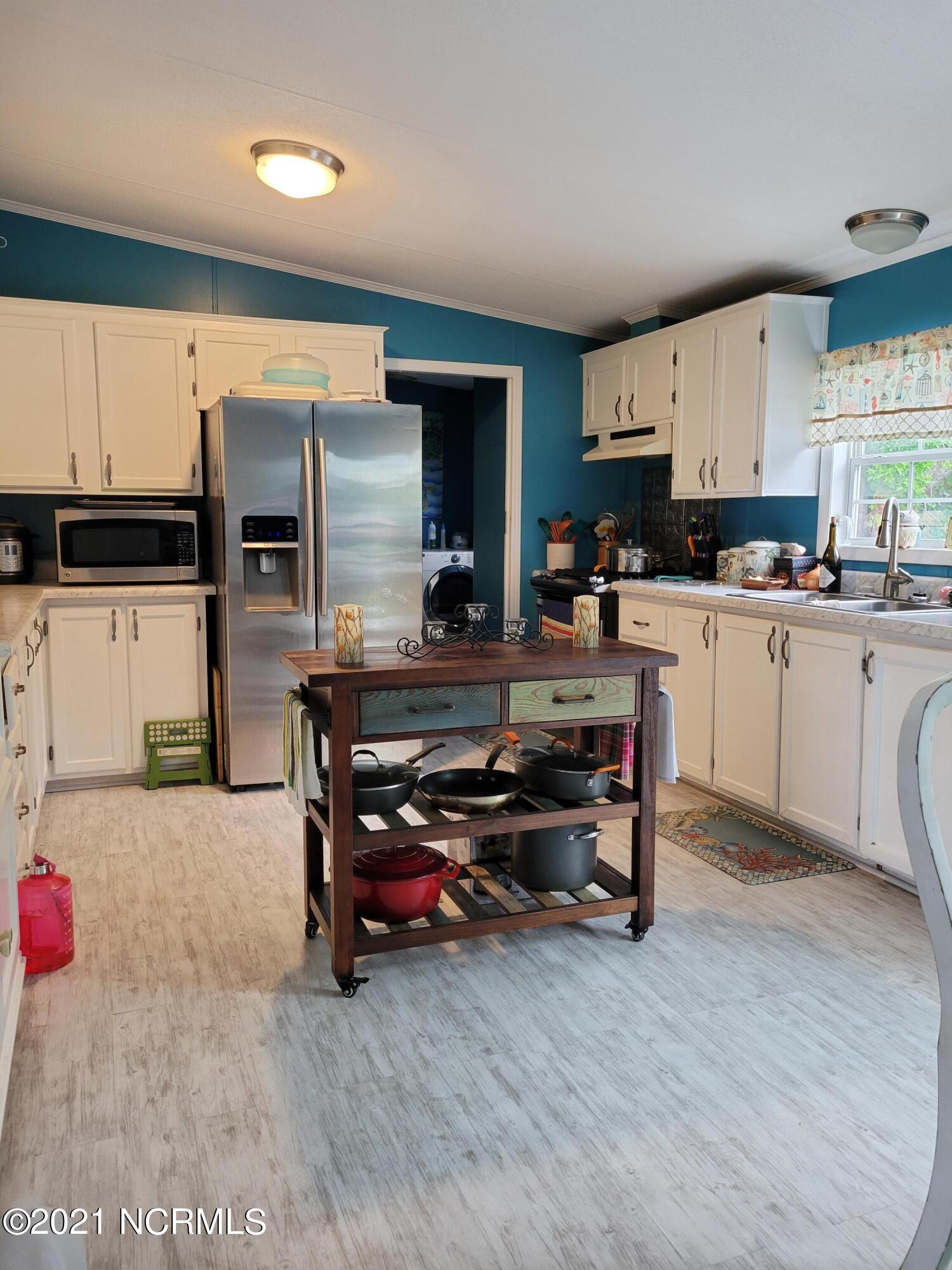 657 Straits Road Gloucester, NC 28528 - Photo 10 of 30 Kitchen