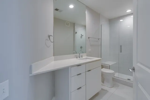 $399,000 | 717 Riverside Drive, Unit 401, Memphis, TN 38103