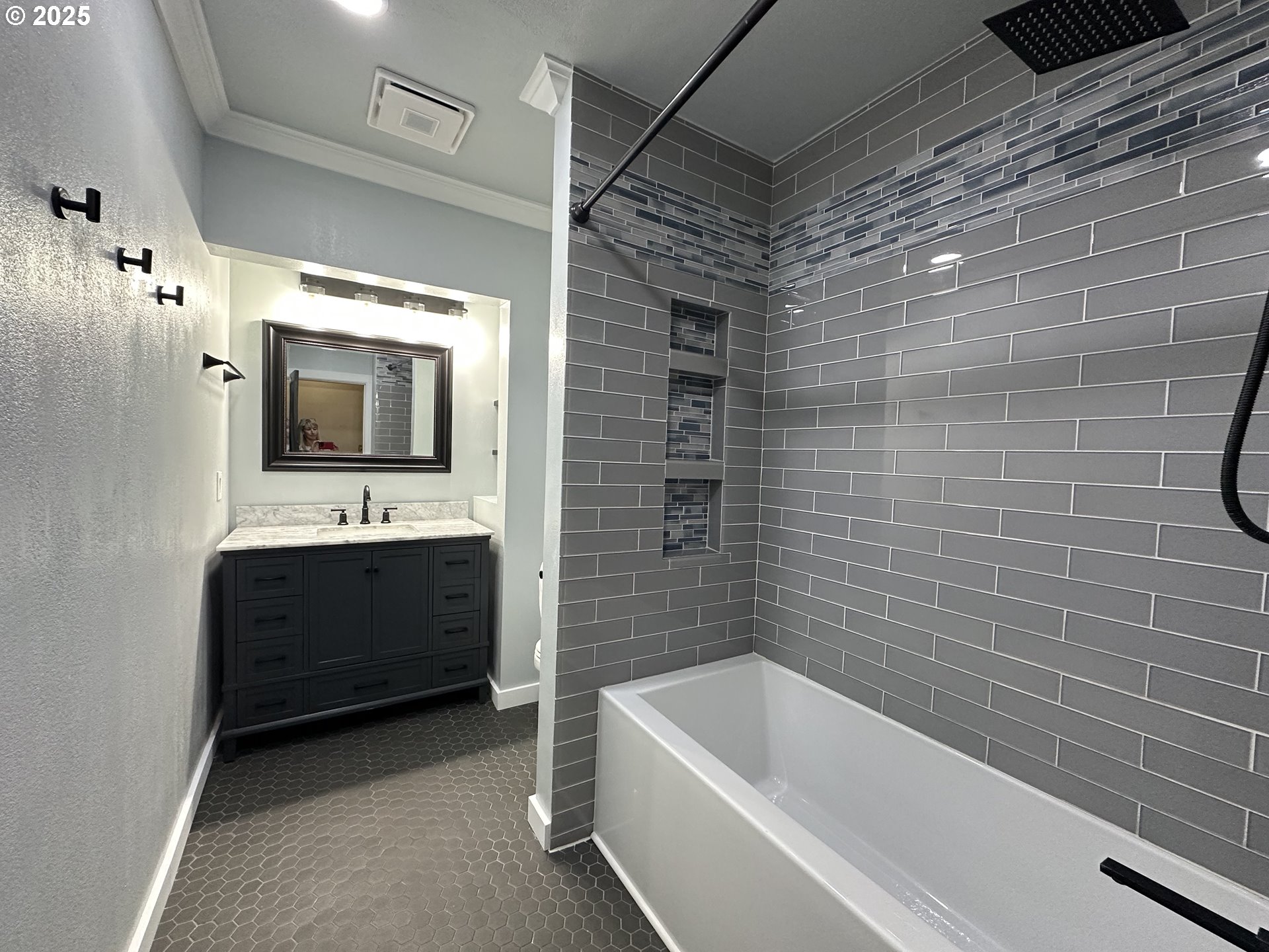 212 Northwest Bridge Street John Day, OR 97845 - Photo 21 of 48 Bathroom