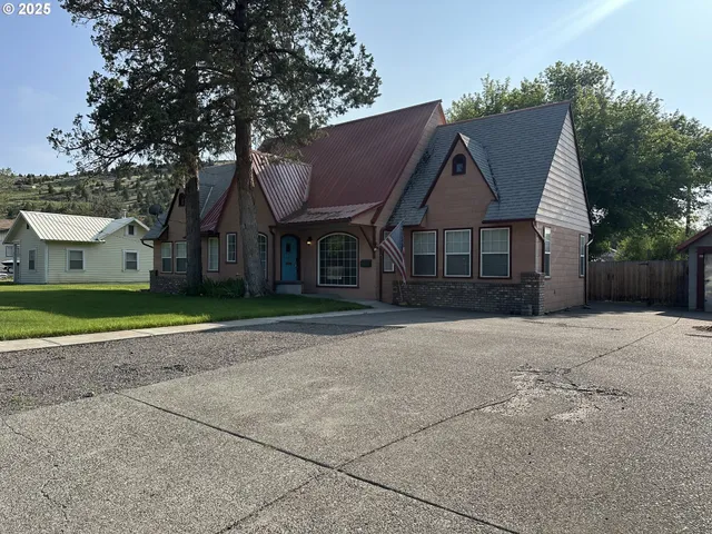 $379,000 | 212 Northwest Bridge Street, John Day, OR 97845