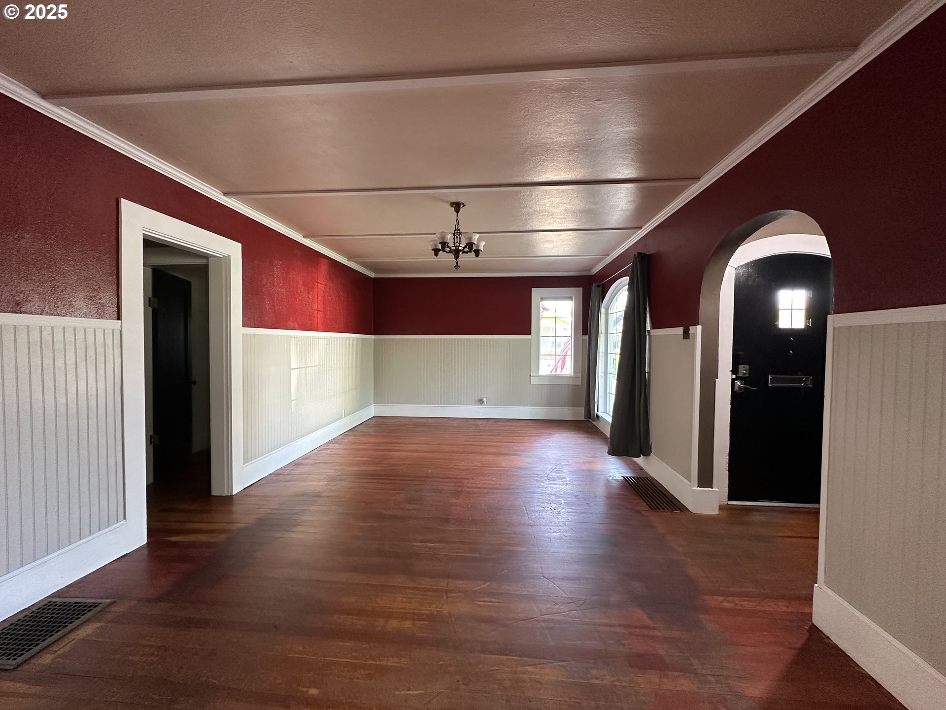 212 Northwest Bridge Street John Day, OR 97845 - Photo 5 of 48 Living Room