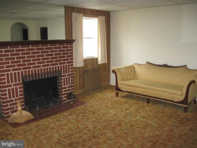 1561 Lister Road Halethorpe, MD 21227 - Photo 5 of 14 Living Room