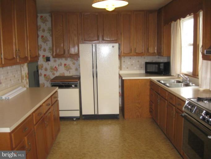 1561 Lister Road Halethorpe, MD 21227 - Photo 7 of 14 Kitchen
