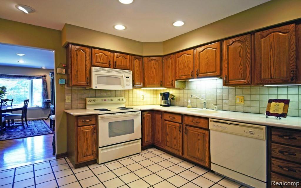 3007 Hunter Road Brighton, MI 48114 - Photo 14 of 33 13-photo-web-1680x1050-244274.jpg