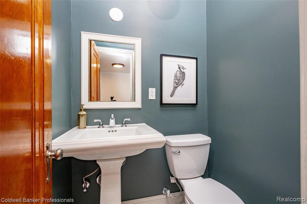 25 Hampton Road Grosse Pointe Shores, MI 48236 - Photo 10 of 45