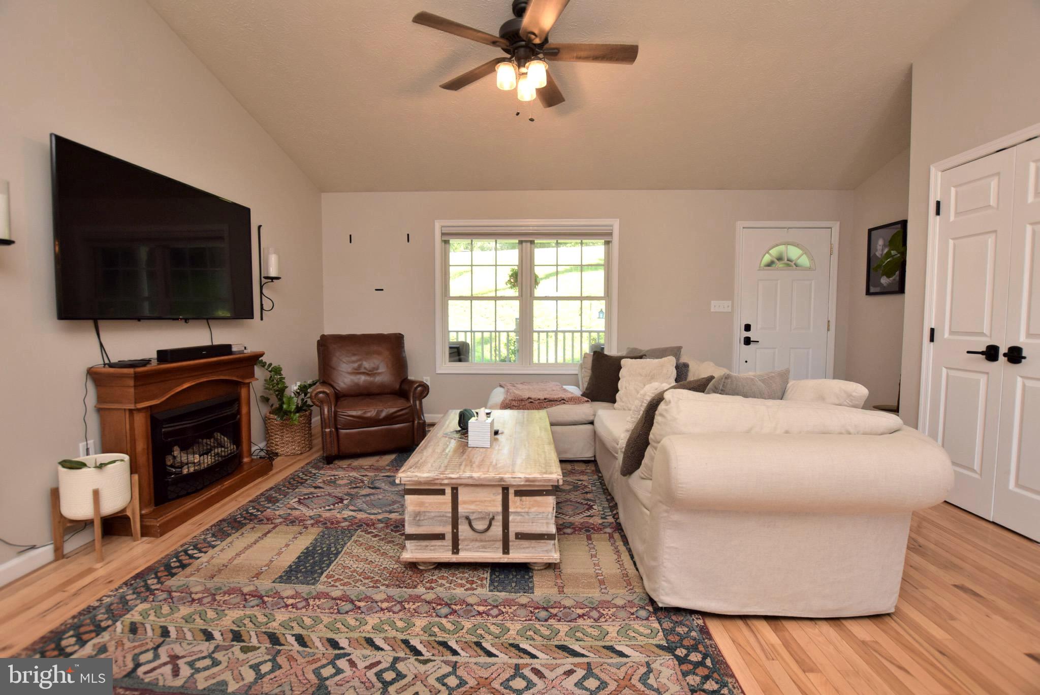 499 Wealthy Road Linden, VA 22642 - Photo 3 of 15 Living Room